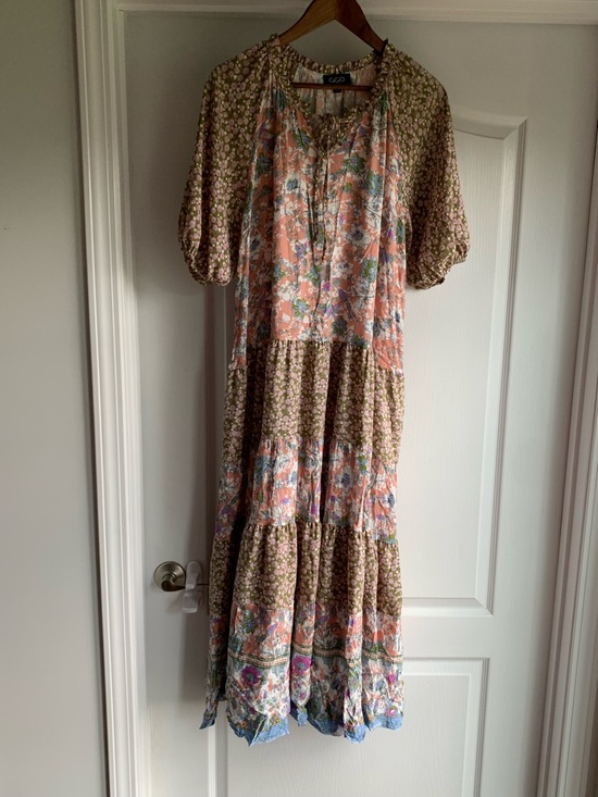 Gigio Dresses & Skirts - Gigio Floral boho Tiered Maxi Dress in Peach and Olive